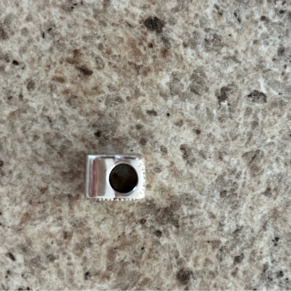 PANDORA Letter B Charm - Picture 6 of 7